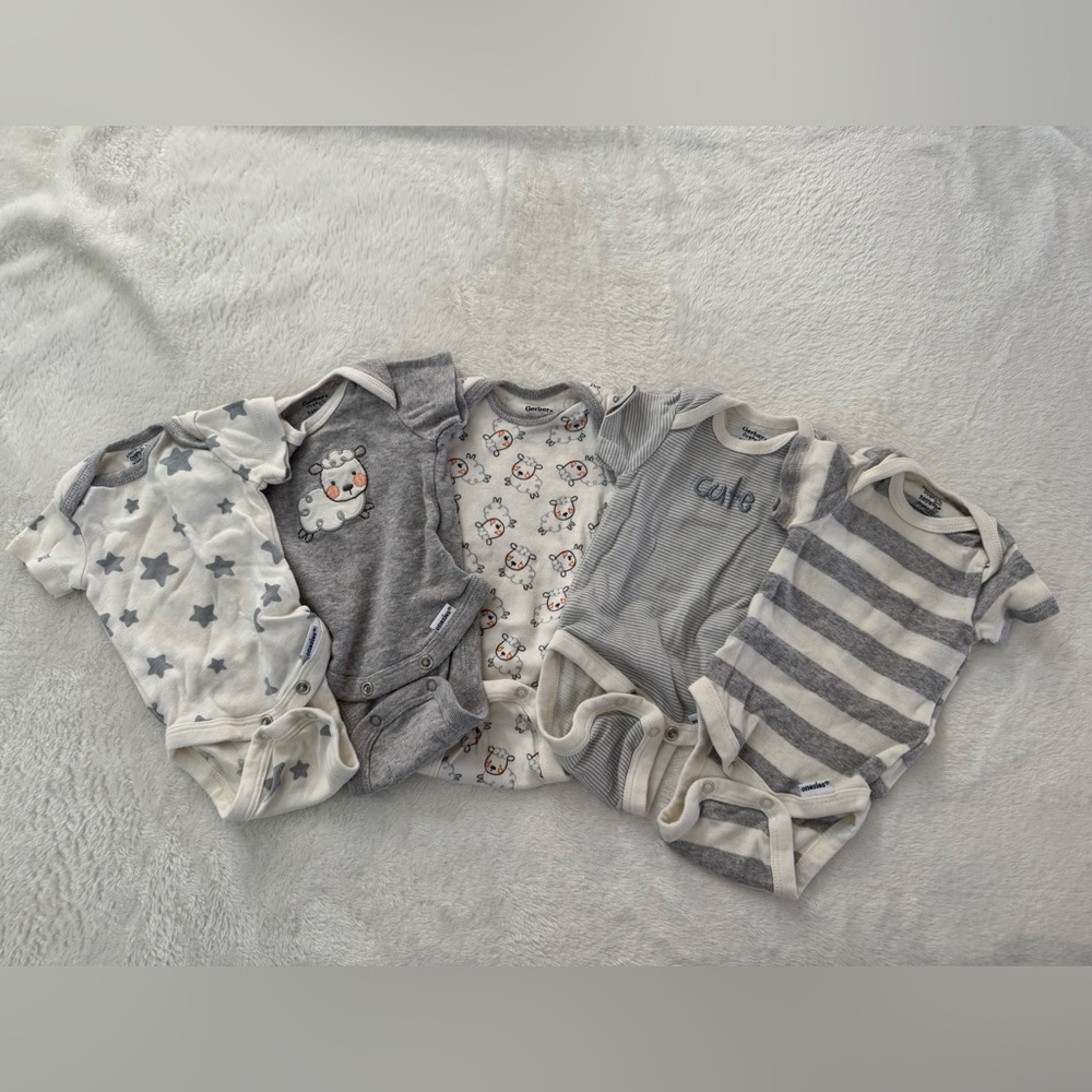 Newborn Clothing Bundle | 10 Pieces | Gerber & Carter’s | Neutral | EUC